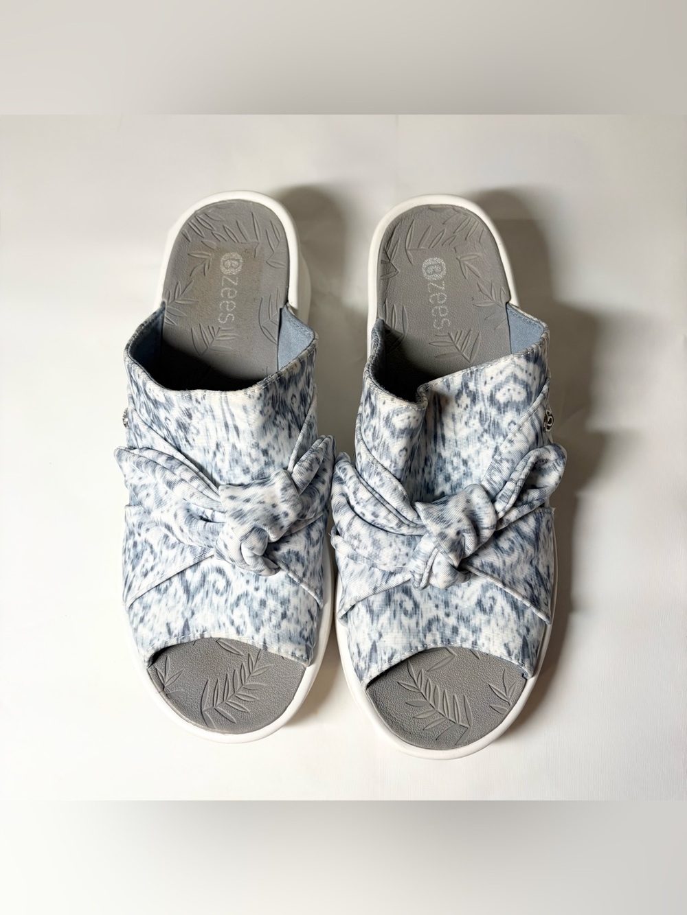 Bzees Womens Smile Wedge Slide Blue White Tie Dye Open Toe Womens Sandals Size 9